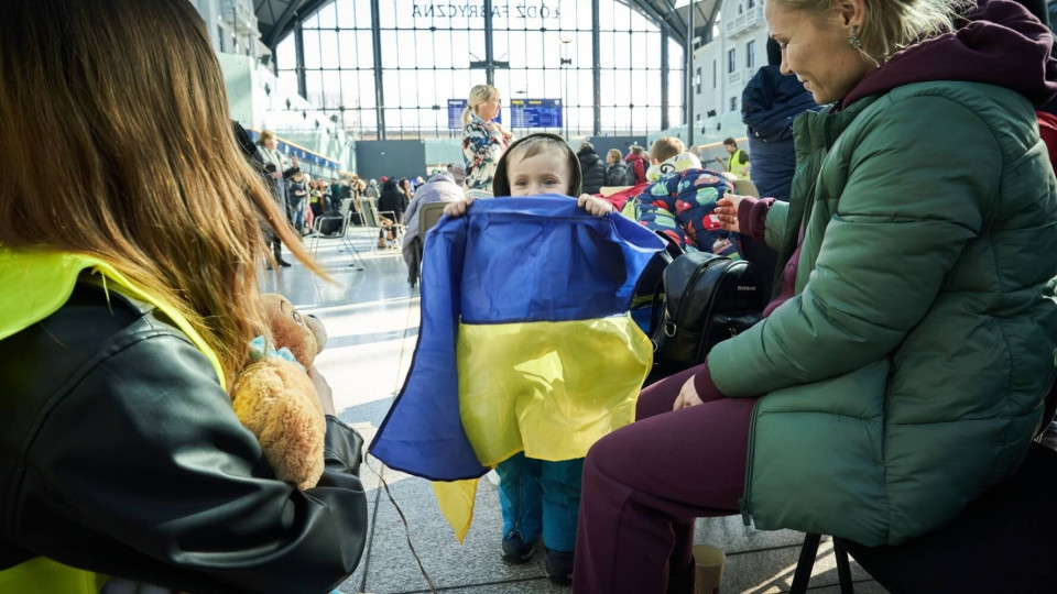 Польша продолжит выплаты украинским беженцам с детьми, но есть условие