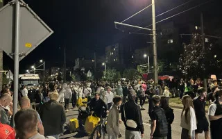 Сутичка з ТЦК у Львові: натовп перекинув службовий автомобіль, призначили розслідування, відео