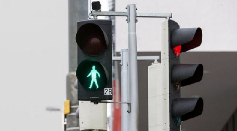 Светофоры научились узнавать пешеходов