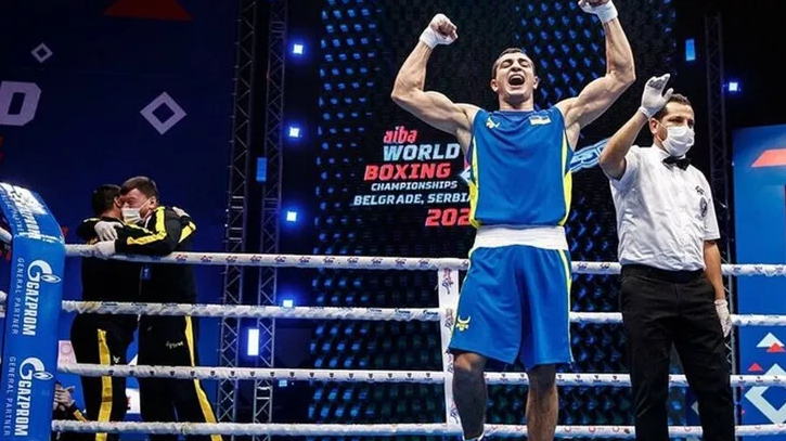 Украинец стал чемпионом мира по боксу, разбив в финале россиянина