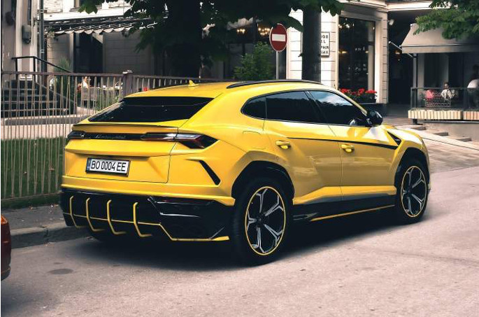 В Украине заметили уникальный Lamborghini Urus