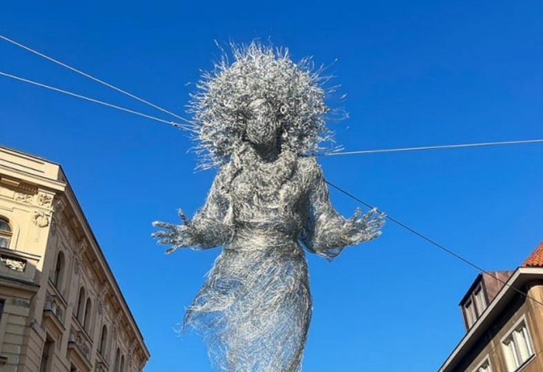 У центрі Праги встановили скульптуру на честь українських матерів, фото