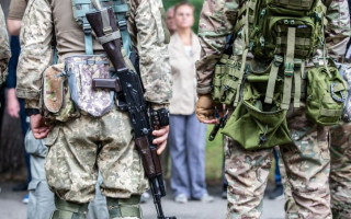 У Києві держслужбовці із керівного складу РДА пройшли оборонні заняття, фото