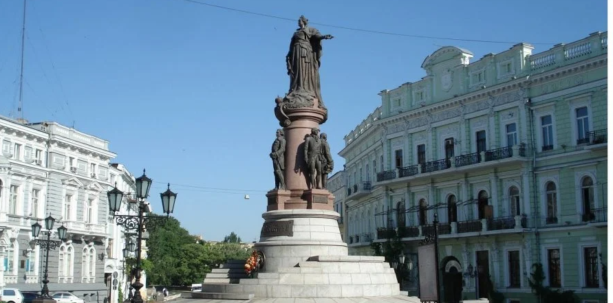 Зеленський відповів на петицію щодо заміни в Одесі пам'ятника Катерині ІІ