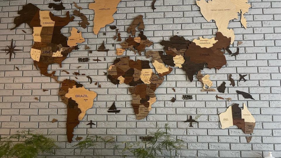 «Кудись зникла майбутня українська колонія»: у ресторані Одеси вивісили карту світу без Росії, фото