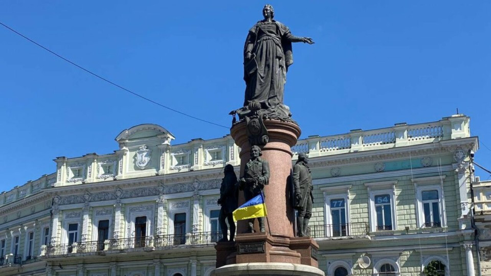 Мэр Одессы высказал свою позицию по поводу памятника Екатерине II, который призывают снести