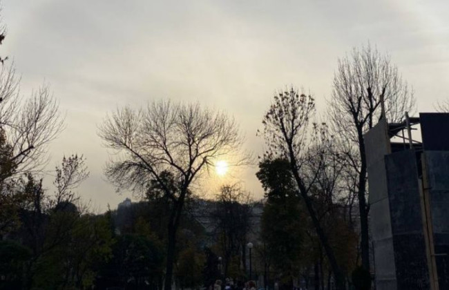 У небі над Києвом помітили унікальне природне явище: фото та відео