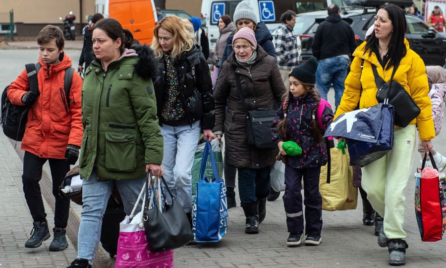 Болгарія може виселити із готелів українських біженців: в чому причина