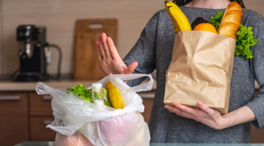 В Україні остаточно заборонили використання пластикових пакетів в супермаркетах та на ринках