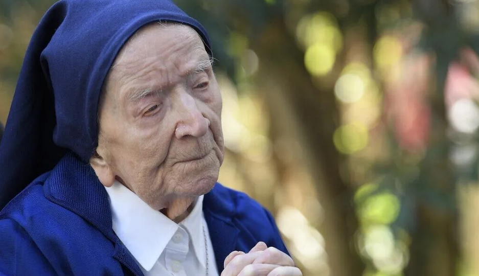У Франції померла найстаріша людина у світі – Люсіль Рандон, їй було було 118 років