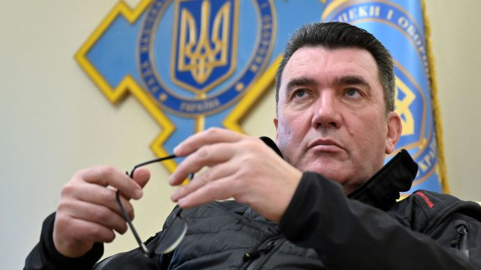 Данилов намекнул о том, что Украина имеет оружие, которым может бить вглубь россии