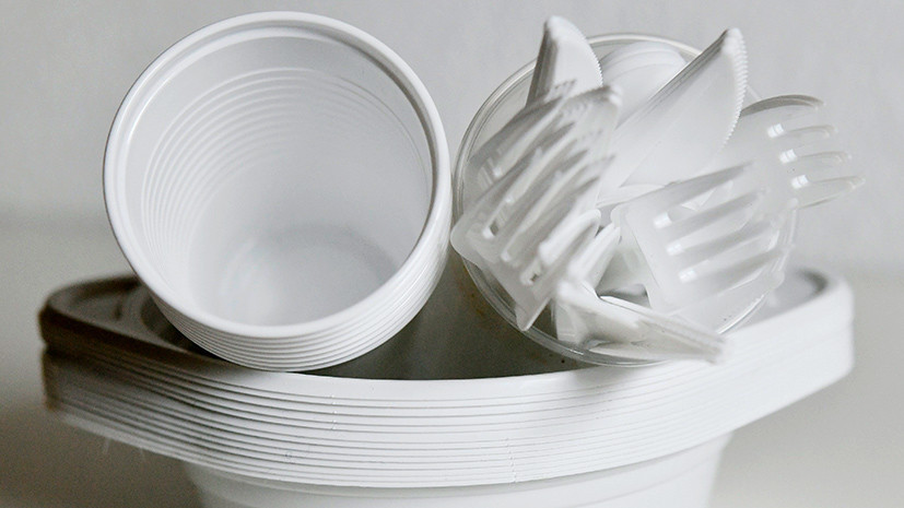 В Украине хотят запретить использование одноразовой пластиковой посуды — комитет поддержал законопроект