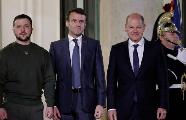 Зеленський прибув з візитом до Франції, де зустрівся з Макроном та Шольцом: відео