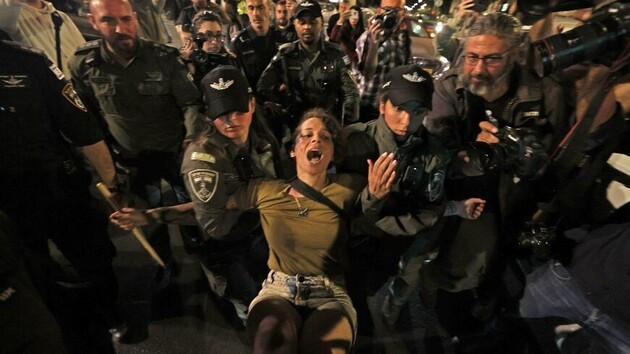 Против судебной реформы в Тель-Авиве протестовало 160 тысяч человек — полиция применила водометы