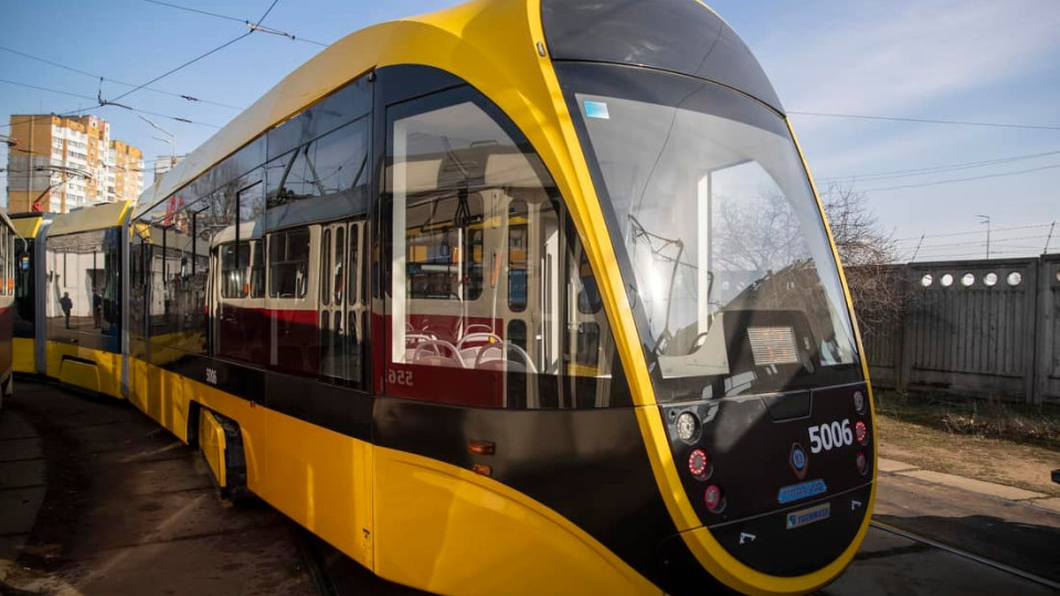 У Києві на маршруті з Троєщини на Дарницю курсуватимуть 8 нових трамваїв українського виробника, фото
