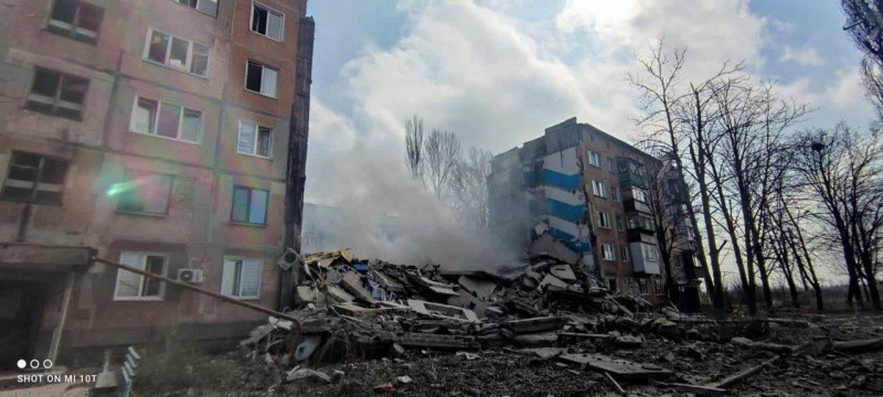 Оккупанты нанесли ракетный авиаудар по двум многоэтажкам в Авдеевке, фото