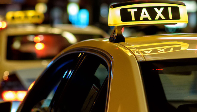 В Финляндии таксист не смог разбудить своего пассажира, обратился в полицию и случайно помог разоблачить канал сбыта амфетамина