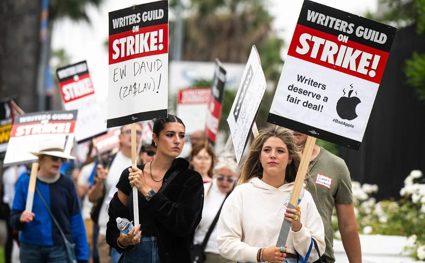 Тривав п’ять місяців: голлівудські сценаристи оголосили про припинення страйку