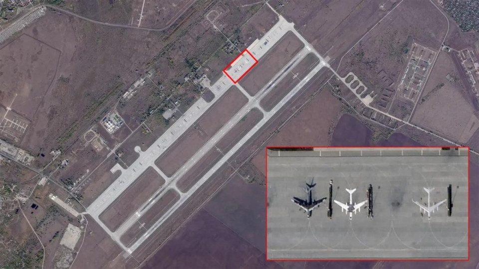 Росіяни малюють Ту-95 на базі в Енгельсі: супутникові знімки