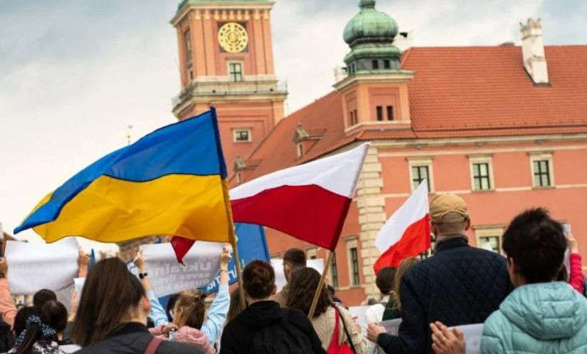Польща поступово скасовуватиме фінансову допомогу українським біженцям