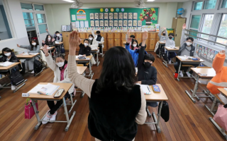 Штучний інтелект в освіті: у Південній Кореї в школах з'являться роботи-викладачі