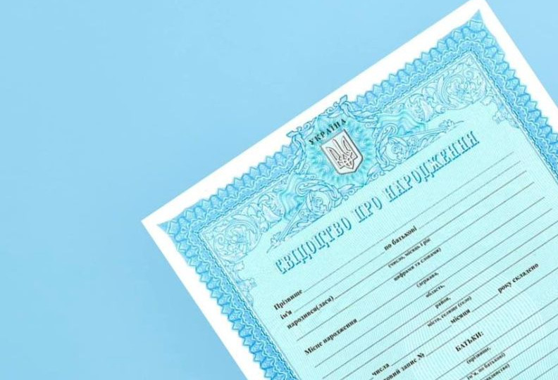 Як отримати свідоцтво про народження дитини за кордоном: роз’яснення