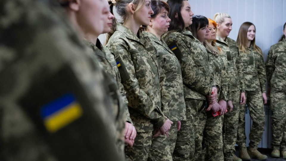 У ЗСУ вперше видали жіночі комплекти військової форми: фото