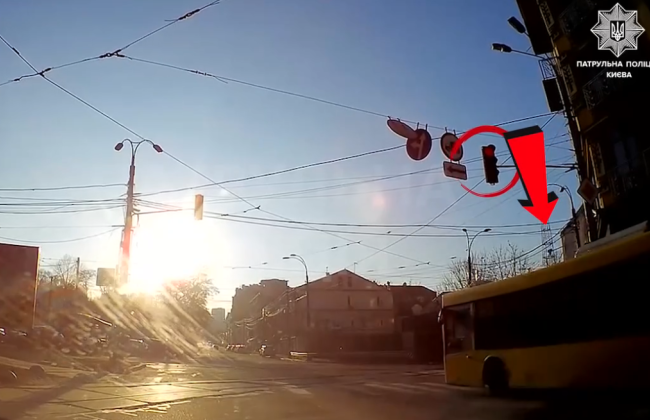 В Киеве на Подоле патрульные оштрафовали водителя автобуса, видео
