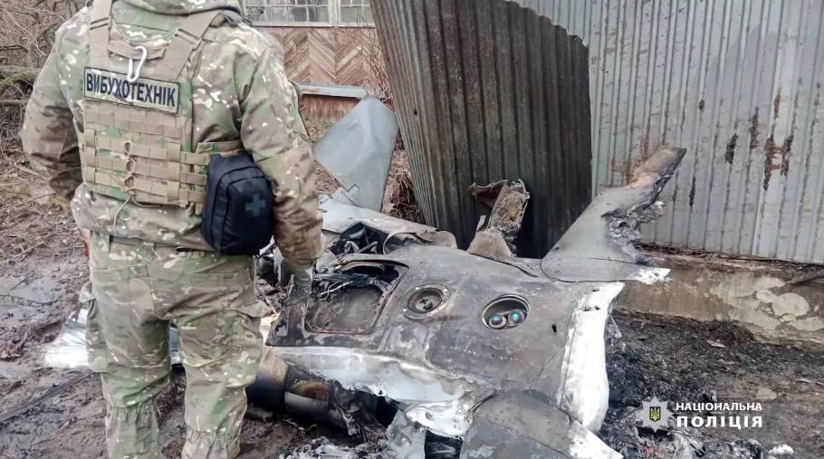 На Київщині на подвір’ї будинку знайшли бойову частину російської ракети, яка містила близько 250 кг вибухівки: фото і відео