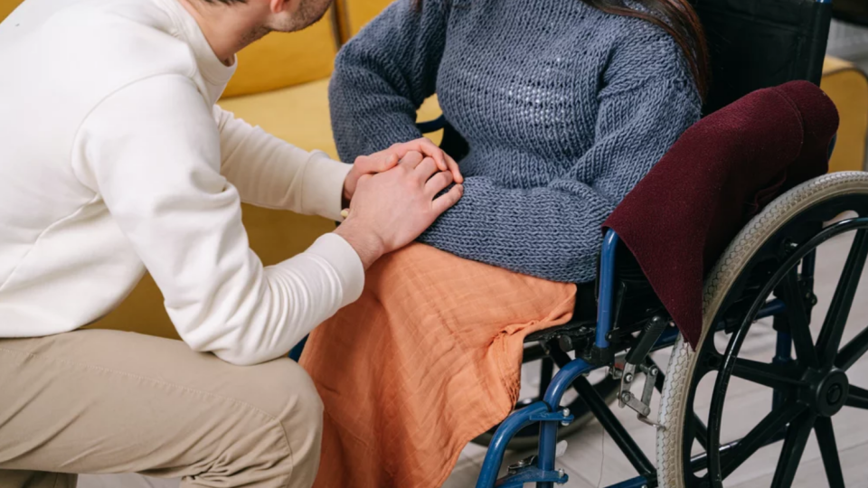 Як зараховують час догляду за особою з інвалідністю до стажу: роз’яснення