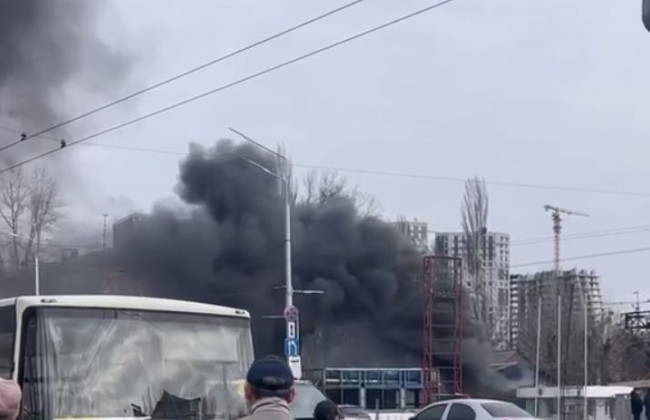 У Києві сталася пожежа на кіностудії: з’явилося відео