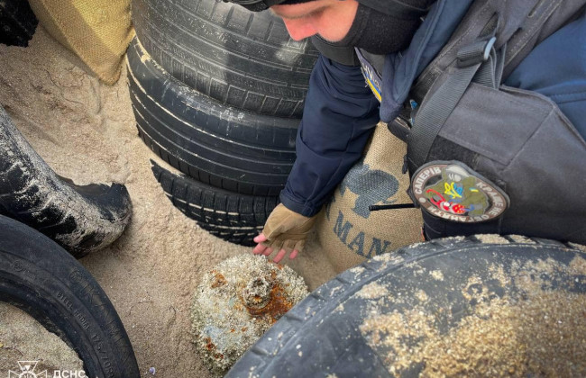 Одеські піротехніки ДСНС знищили якірну міну, фото
