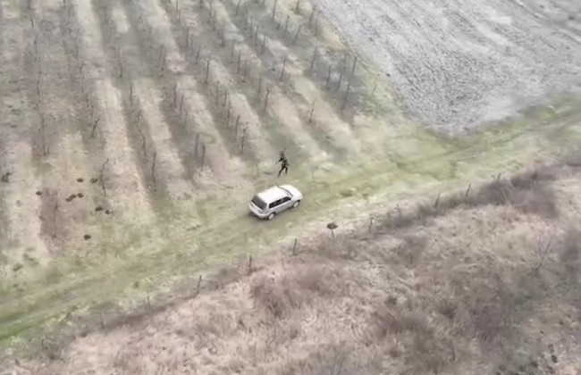 «Перегони» на кордоні: порушники полями намагалися втекти до Румунії, відео