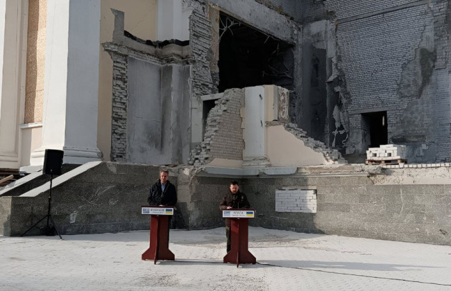 рф вдарила по Одесі під час зустрічі в місті Зеленського і прем’єра Греції: Президент сказав, що бачив удар, відео