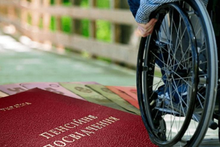 Пенсія по інвалідності: ПФ повідомив про види виплат та їх розмір
