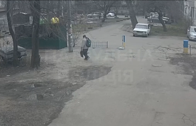 В Киеве задержали поджигателя мусорных баков, видео
