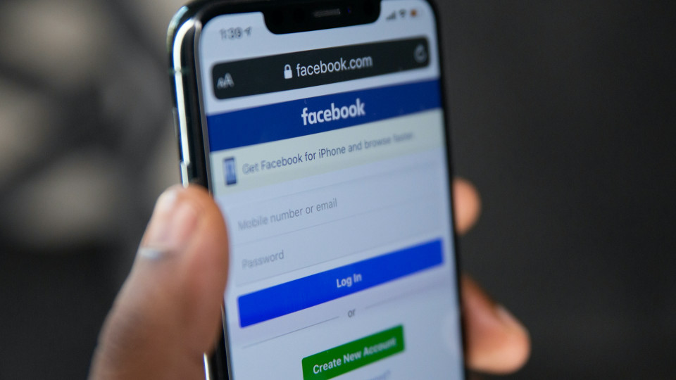 В соцсетях Facebook и Instagram наблюдаются проблемы в работе