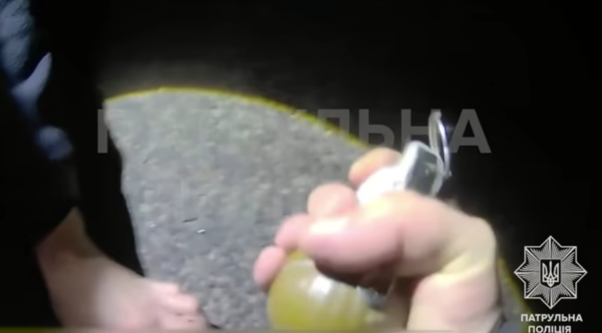 У Харкові п’яний водій погрожував патрульним підірвати гранату: відео