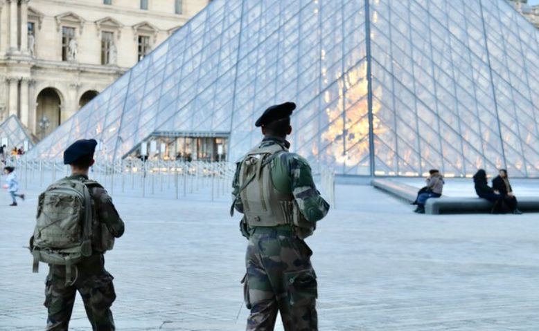 Посольство США предупредило о высокой угрозе террористических актов во Франции