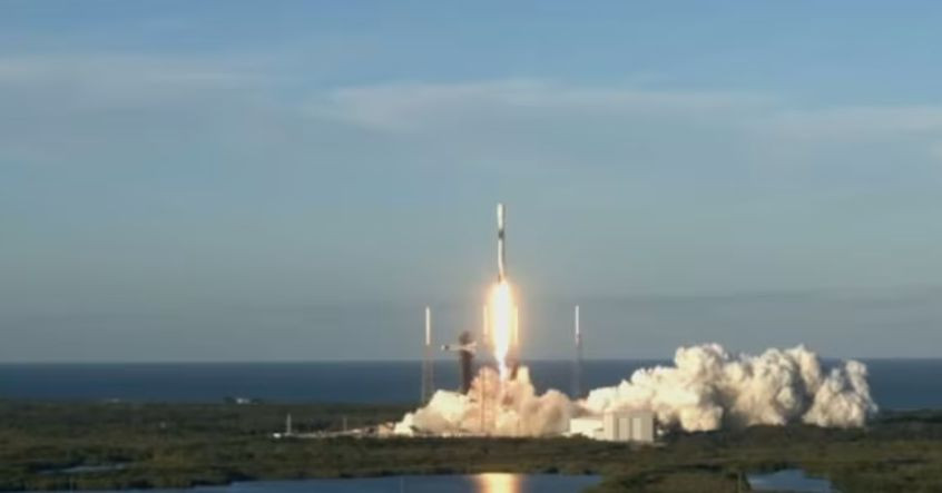 Компания SpaceX Илона Маска вывела на орбиту новый спутник связи, видео