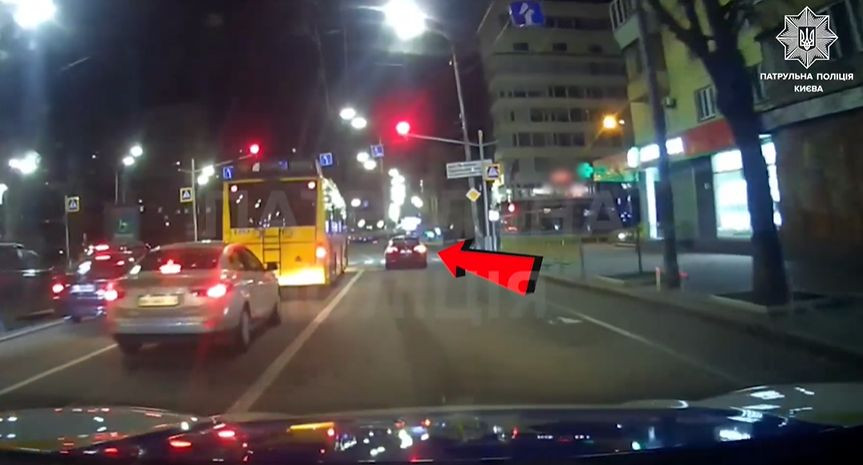 Проехали на красный сигнал светофора — получили штрафы: в Киеве наказали 3 водителей, видео