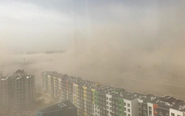 Киев накрыла пылевая буря: видео стихии: видео стихии