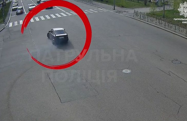 У Києві покарали водія, який подрифтував та скоїв ДТП: відео