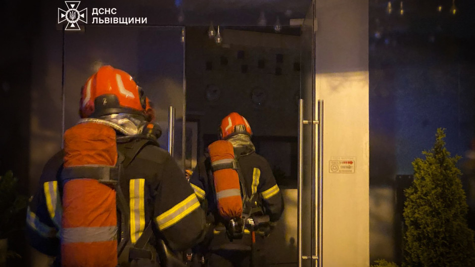 У Львові евакуйовали понад 70 людей: горіло кафе, фото