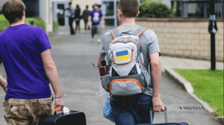 Виїзд студентів-чоловіків за кордон: кого точно не випустять з України