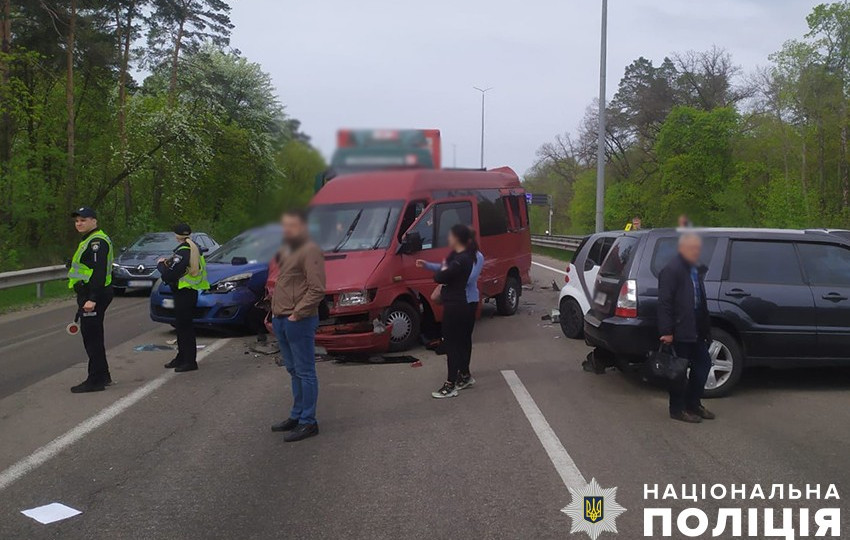 Водителю грузовика, который совершил ДТП в окрестностях Киева при участии шести авто, огласили подозрение