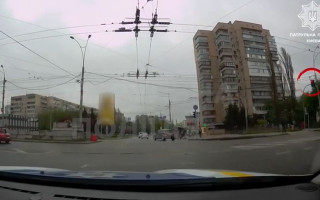 У Києві покарали водія автобуса, який створив аварійну ситуацію на дорозі: відео