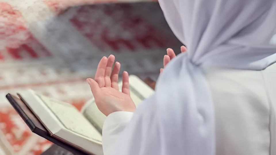 В Англії мусульманська учениця програла судову справу проти школи через заборону молитися