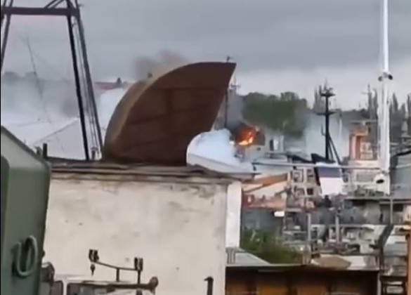 В Севастополе ракета попала в корабль: видео