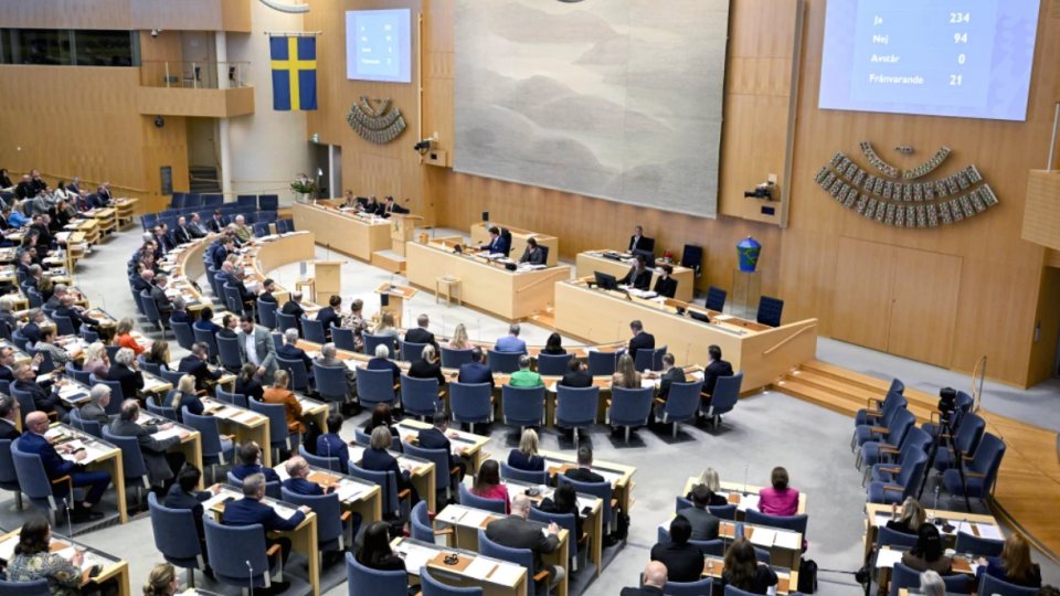 Парламент Швеції схвалив закон про зменшення віку для легальної зміни статі